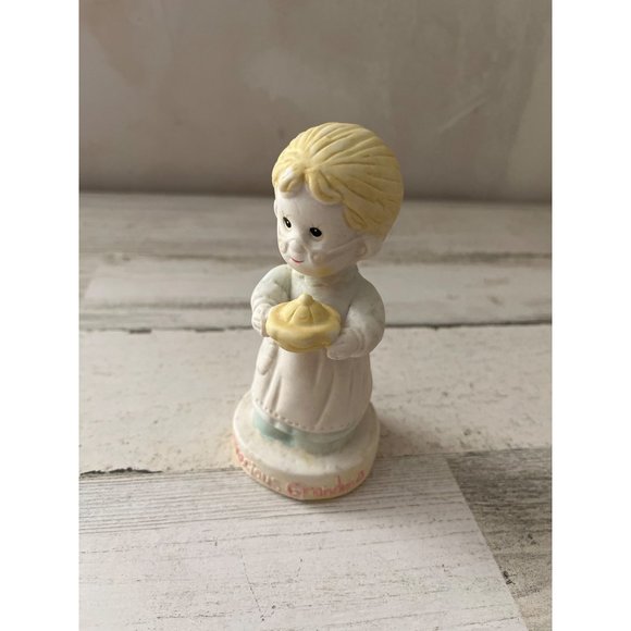 Precious Grandma porcelain figurine - Picture 1 of 6